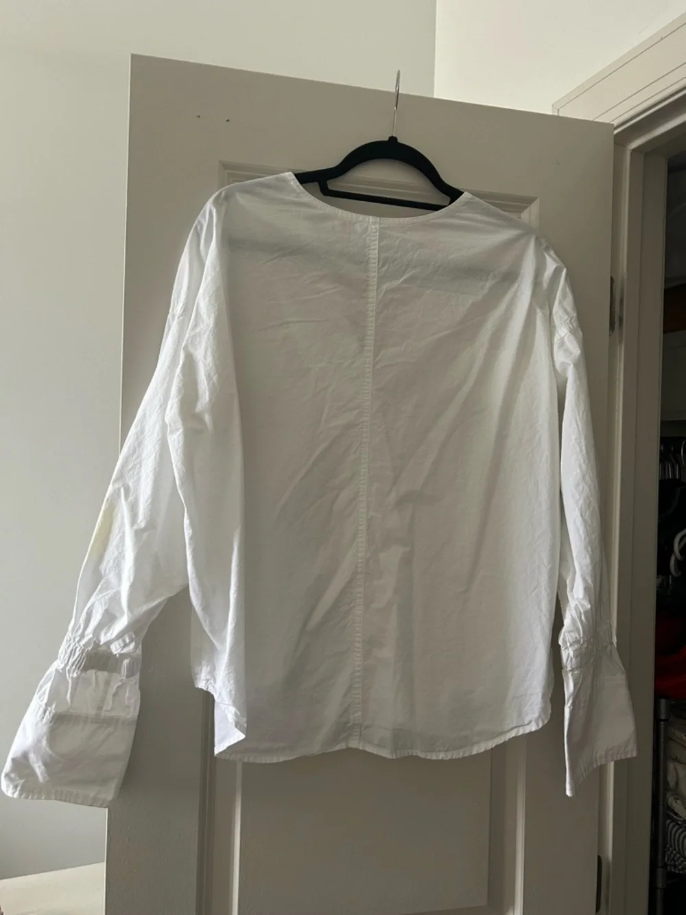 A.L.C. Oversized White Button-Down V-Neck, US0 - Picture 3 of 6